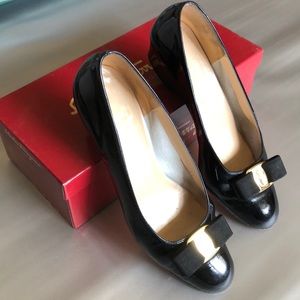 Vintage Ferragamo Black Patent Flats size 8.5